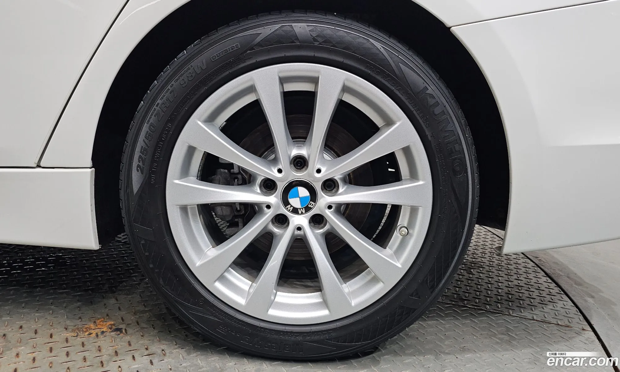 BMW 3 Series 2018 WBA8C5105JK735985 — 18