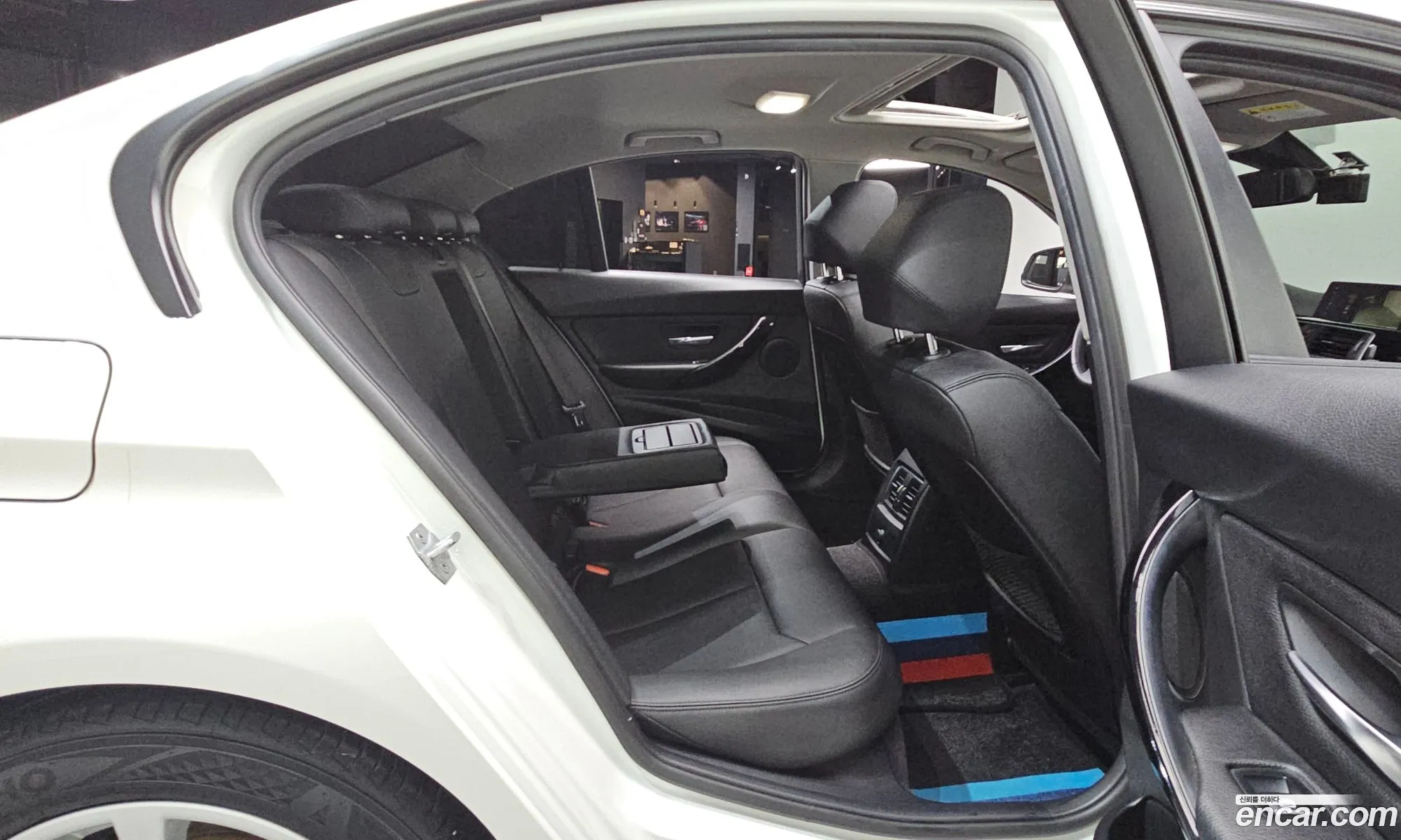 BMW 3 Series 2018 WBA8C5105JK735985 — 7