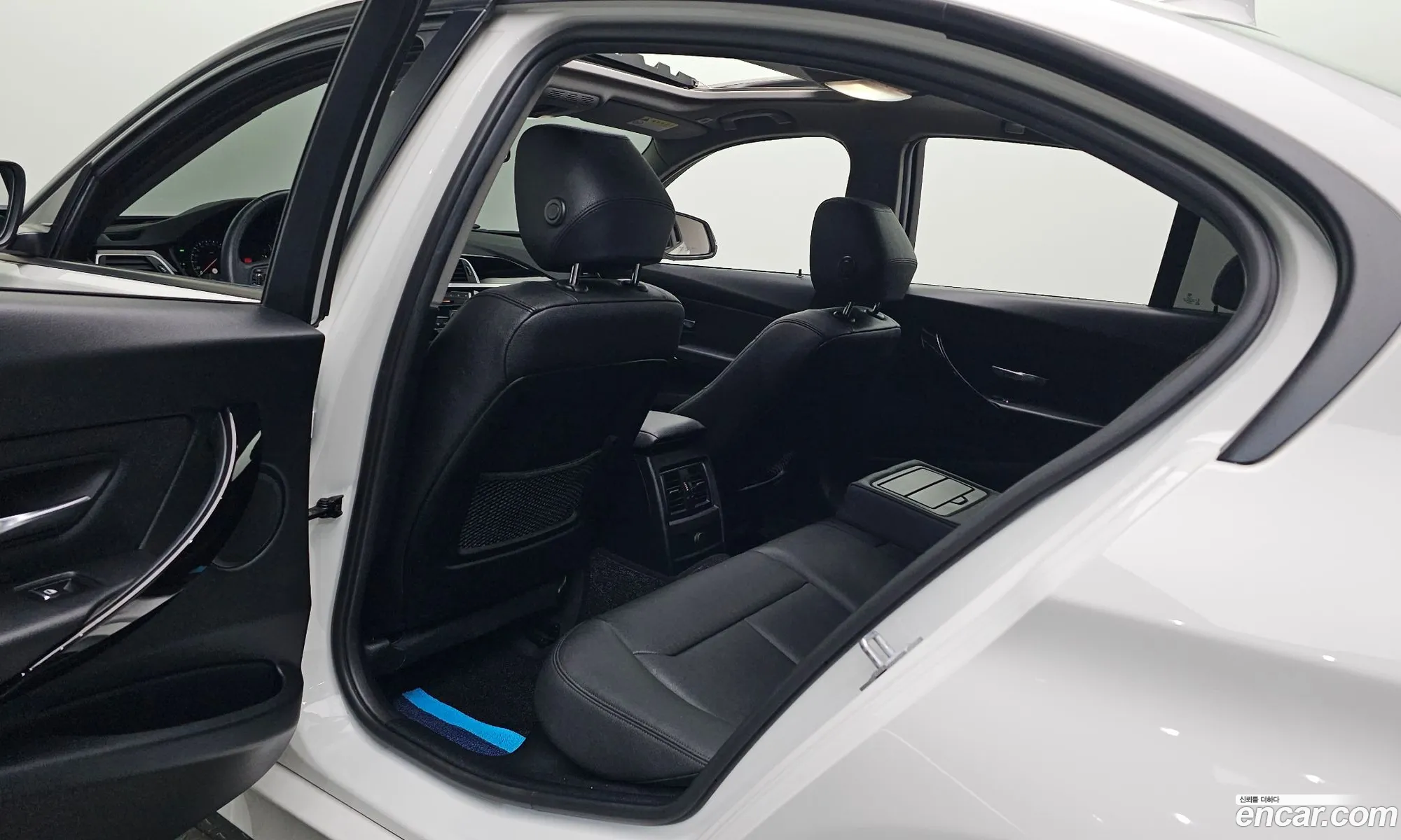 BMW 3 Series 2018 WBA8C5105JK735985 — 9