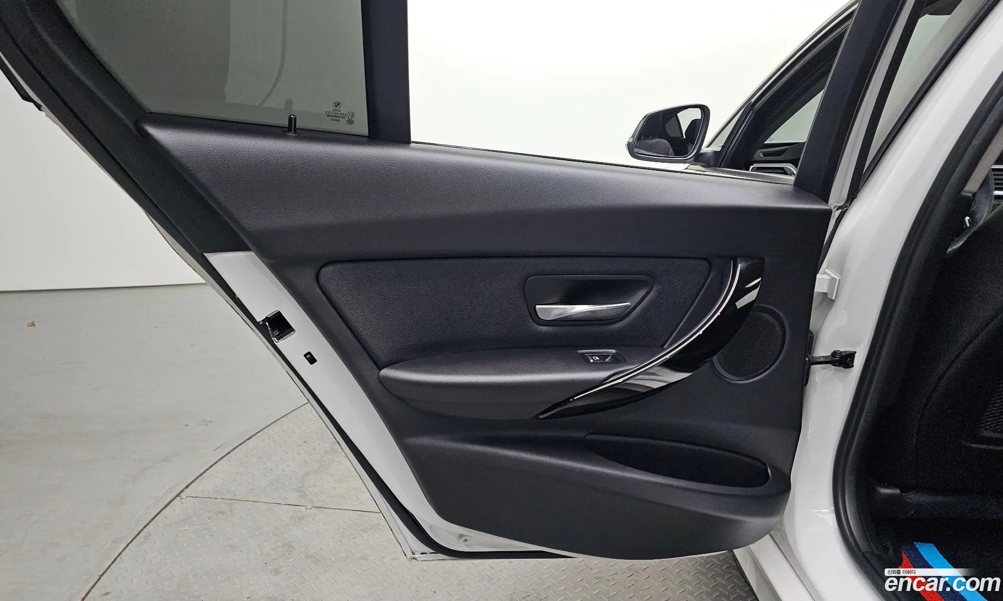 BMW 3 Series 2018 WBA8C5105JK735985 — 30
