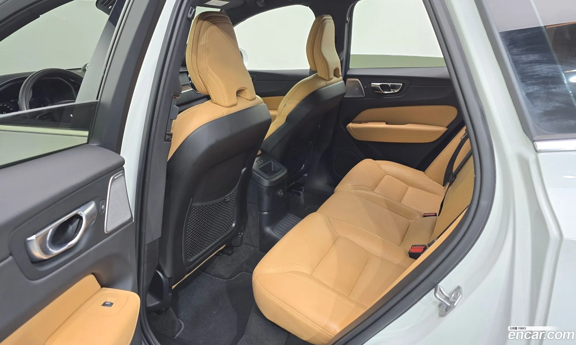 Volvo XC60 2021 — 32