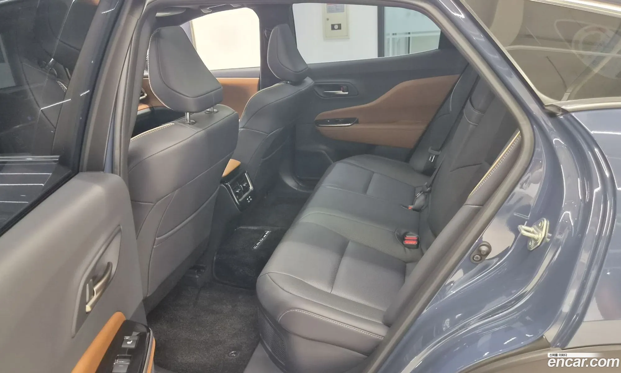 Toyota Crown Crossover 2025 — 2
