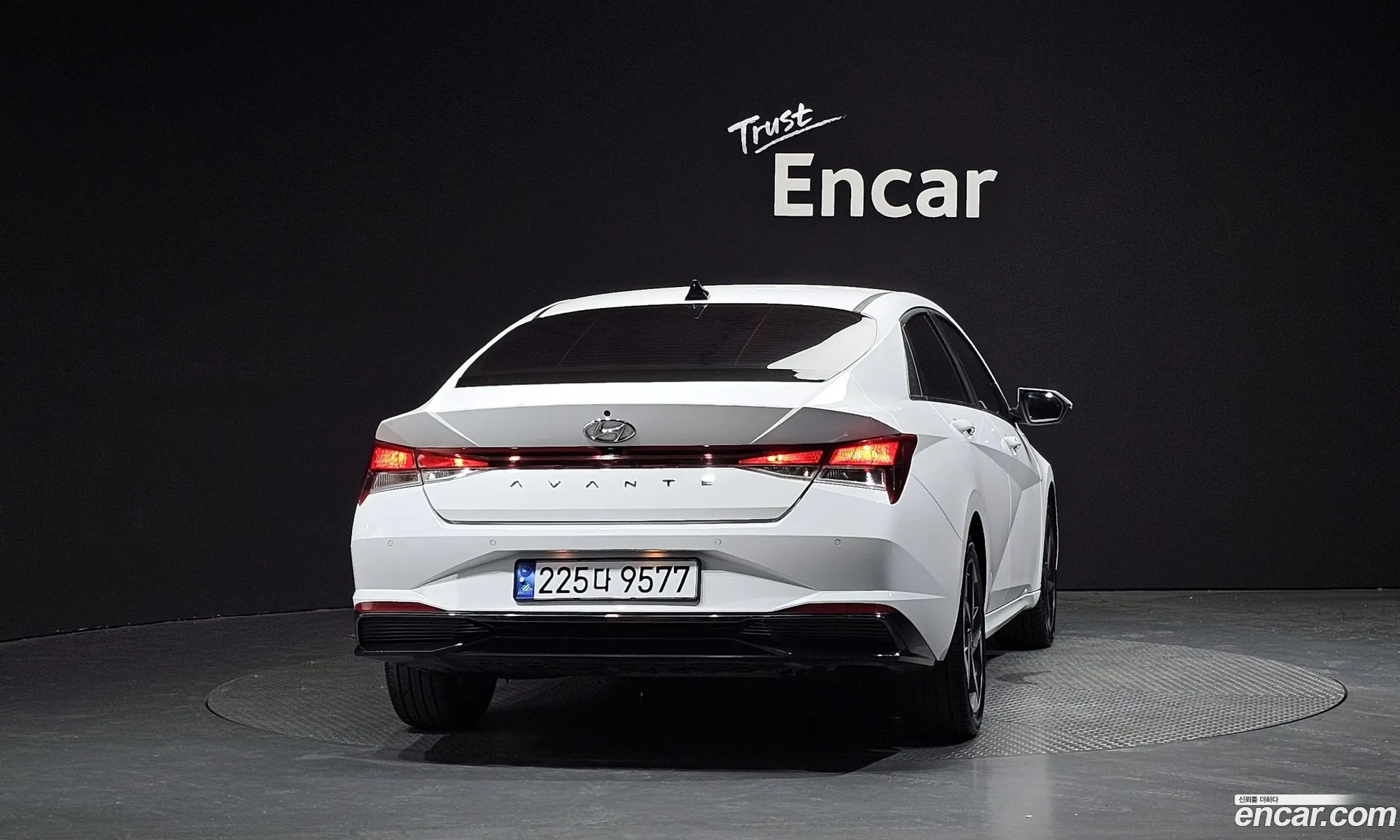 Hyundai Elantra Hybrid 2022 — 4