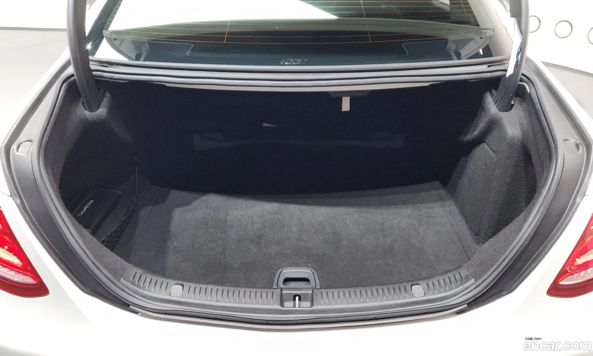Mercedes-Benz E-Class W213 2018 WDDZF4JB3KA506700 — 13