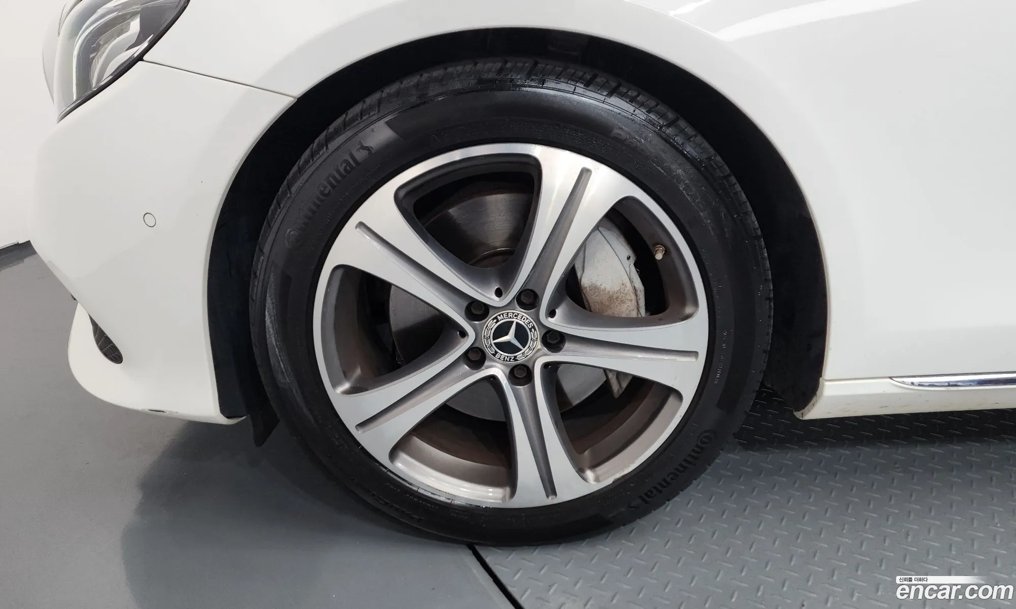 Mercedes-Benz E-Class W213 2018 WDDZF4JB3KA506700 — 30