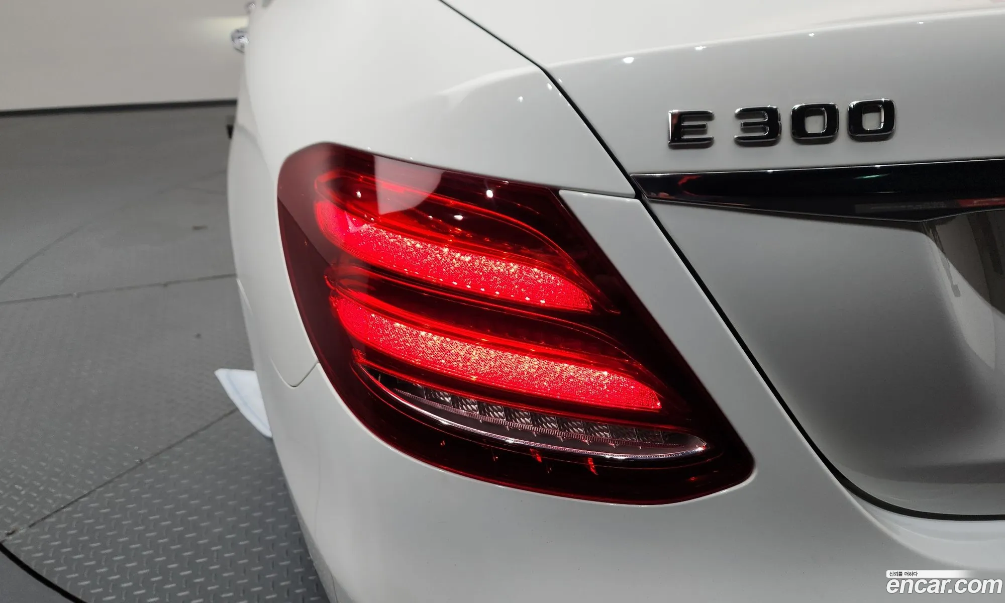 Mercedes-Benz E-Class W213 2018 WDDZF4JB3KA506700 — 24