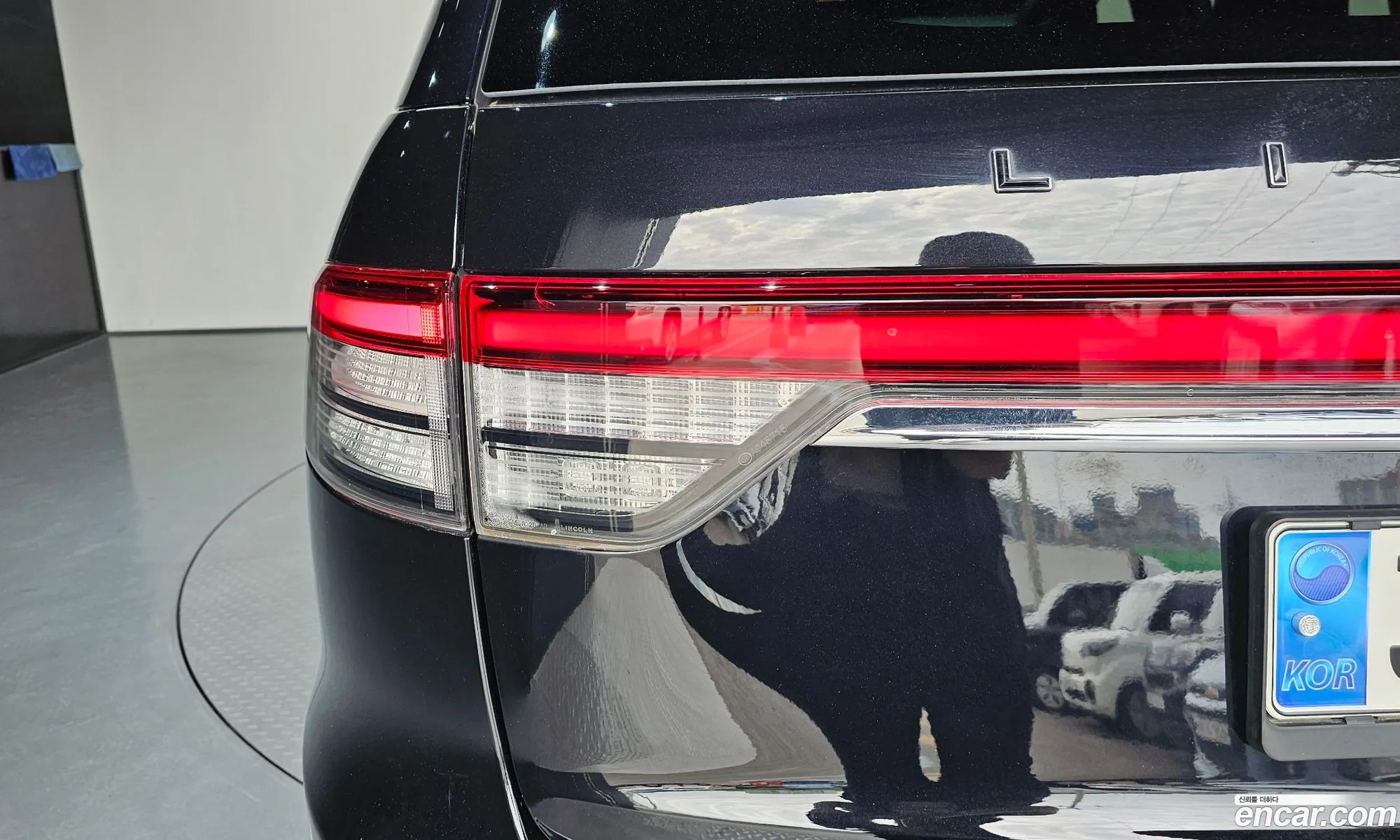 Lincoln Aviator 2021 5LM5J9XC4MGL08740 — 24