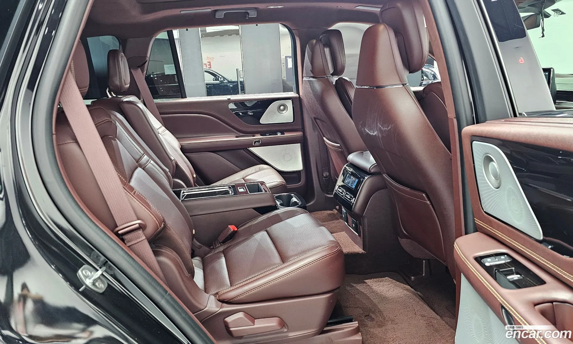 Lincoln Aviator 2021 5LM5J9XC4MGL08740 — 17