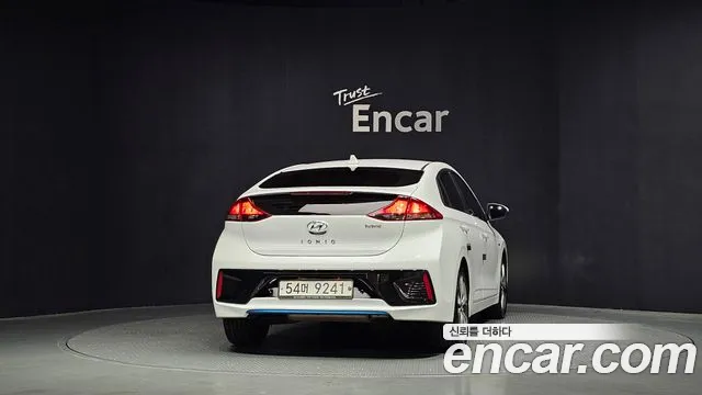 Hyundai Ioniq Hybrid 2016 — 3