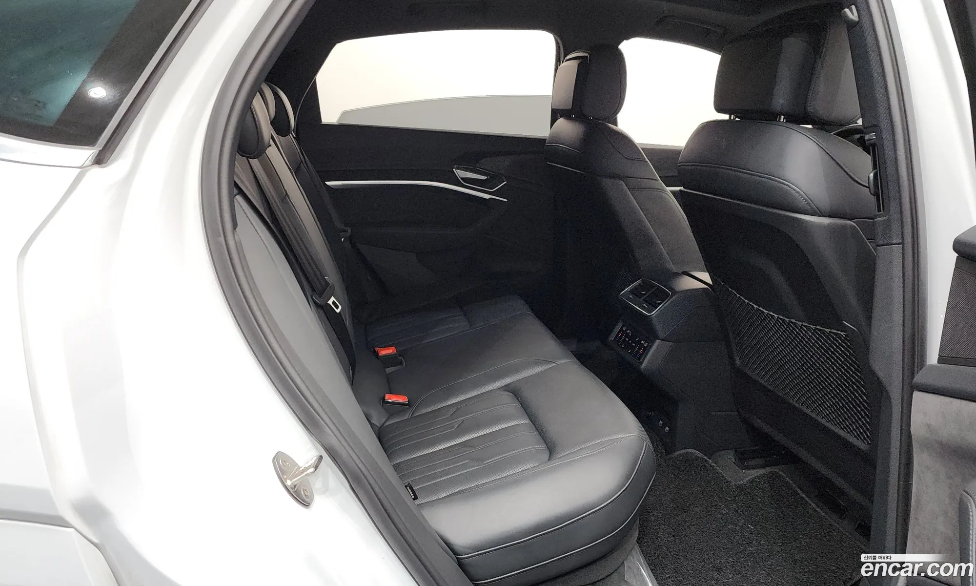 Audi e-tron 2021 WAUZZZGE9MB043777 — 32