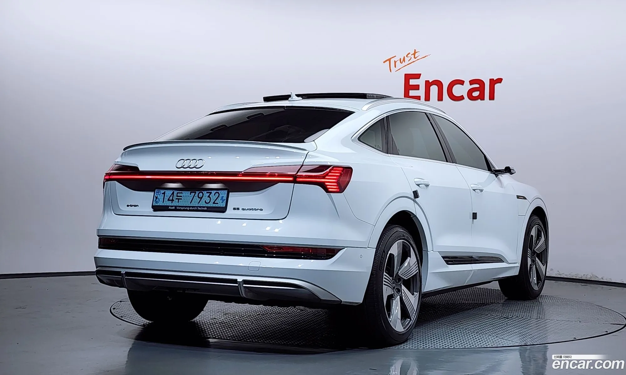 Audi e-tron 2021 WAUZZZGE9MB043777 — 4