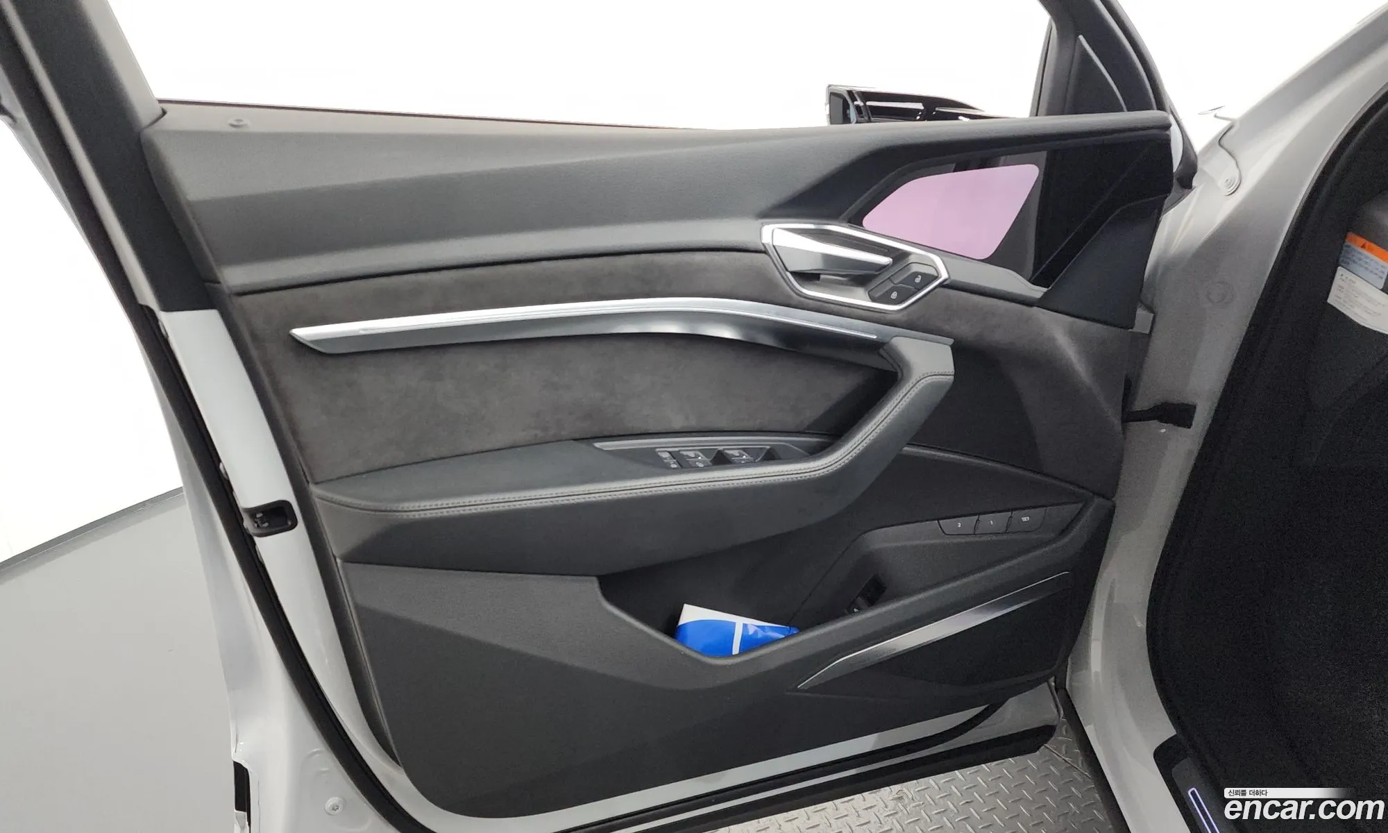 Audi e-tron 2021 WAUZZZGE9MB043777 — 24