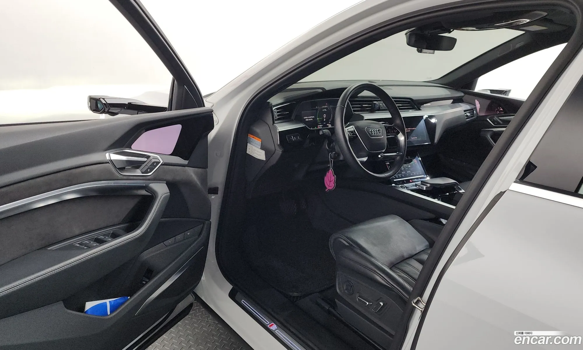 Audi e-tron 2021 WAUZZZGE9MB043777 — 12