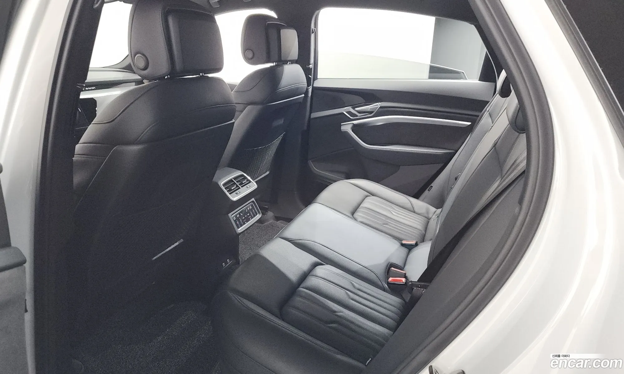 Audi e-tron 2021 WAUZZZGE9MB043777 — 26