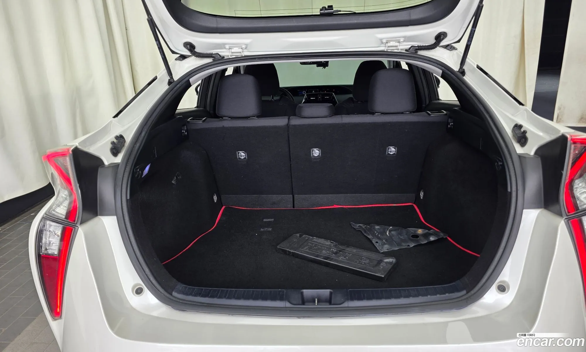 Toyota Prius 2016 JTDKBRFU0G3527126 — 9