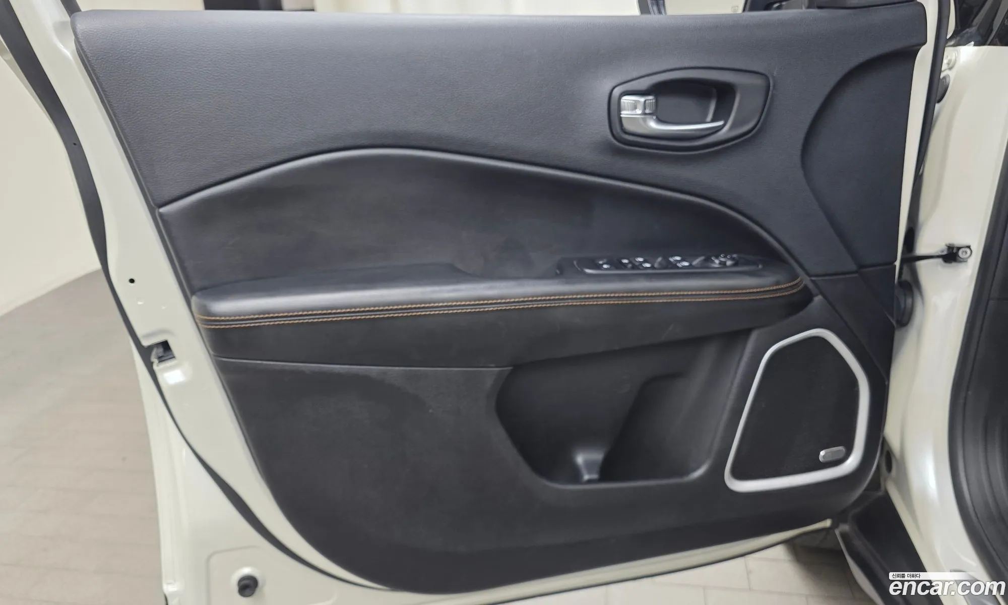 Jeep Compass 2019 3C4NJDCB8KT791388 — 27