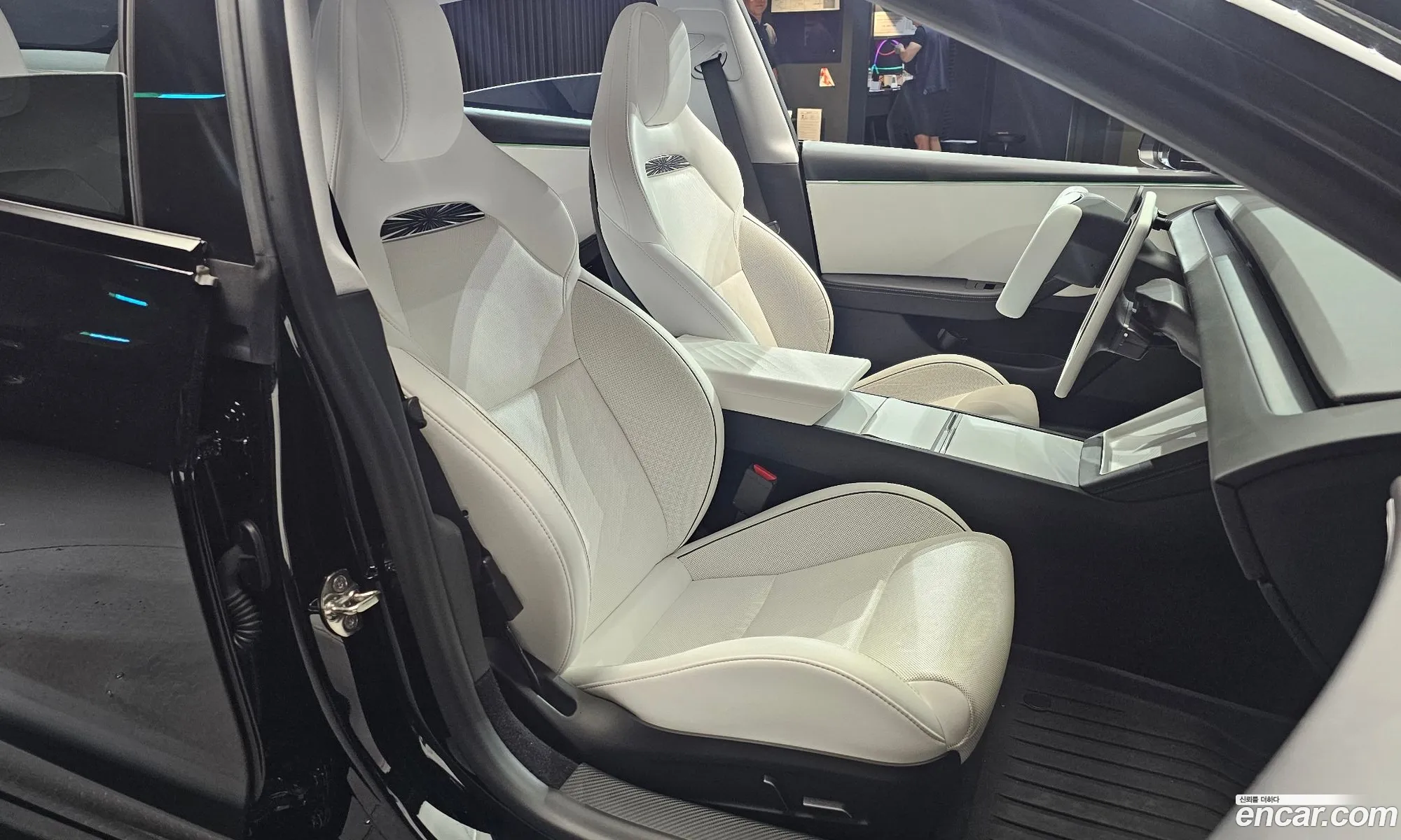 Tesla Model 3 2024 LRW3E7ET6RC177624 — 19