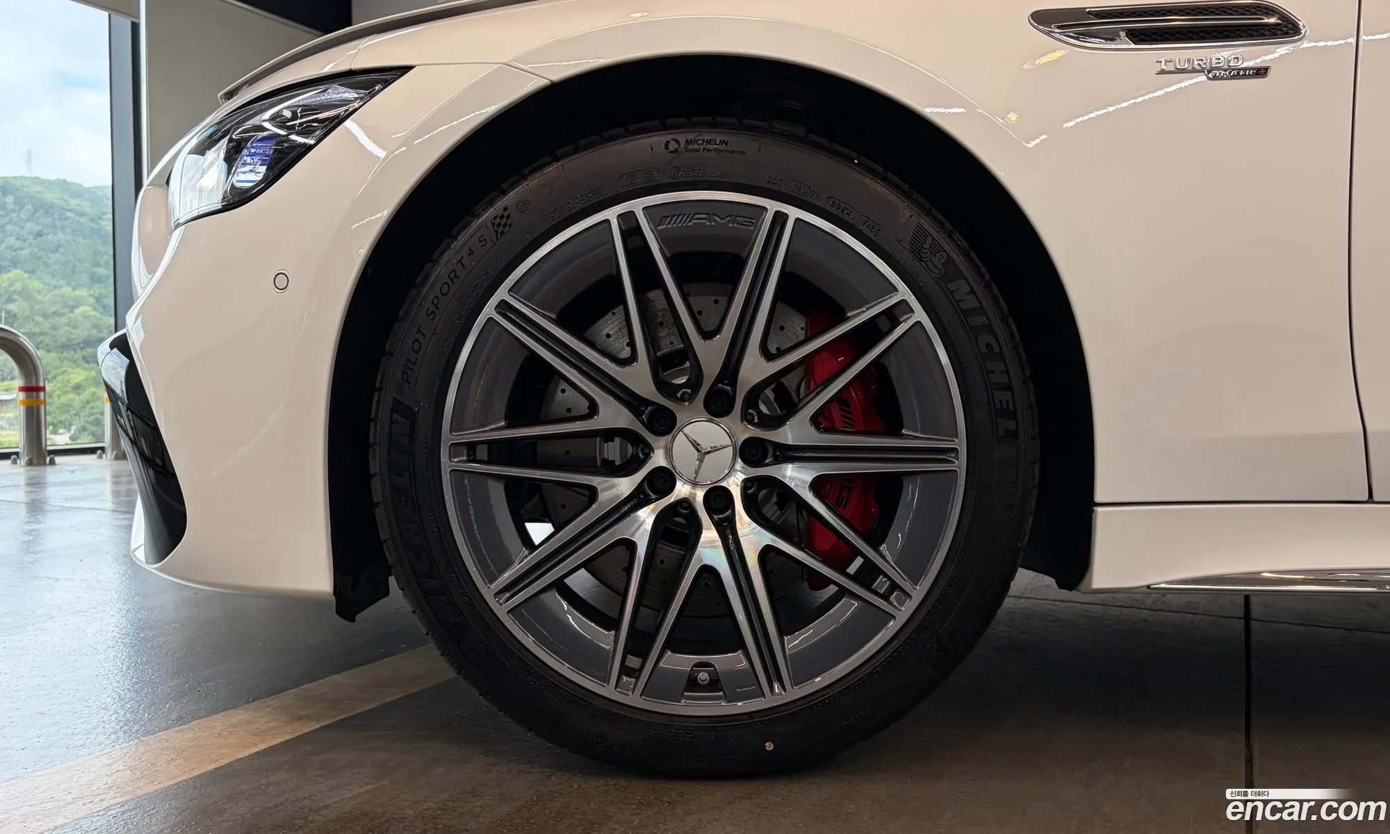 Mercedes-Benz AMG GT 2025 — 12