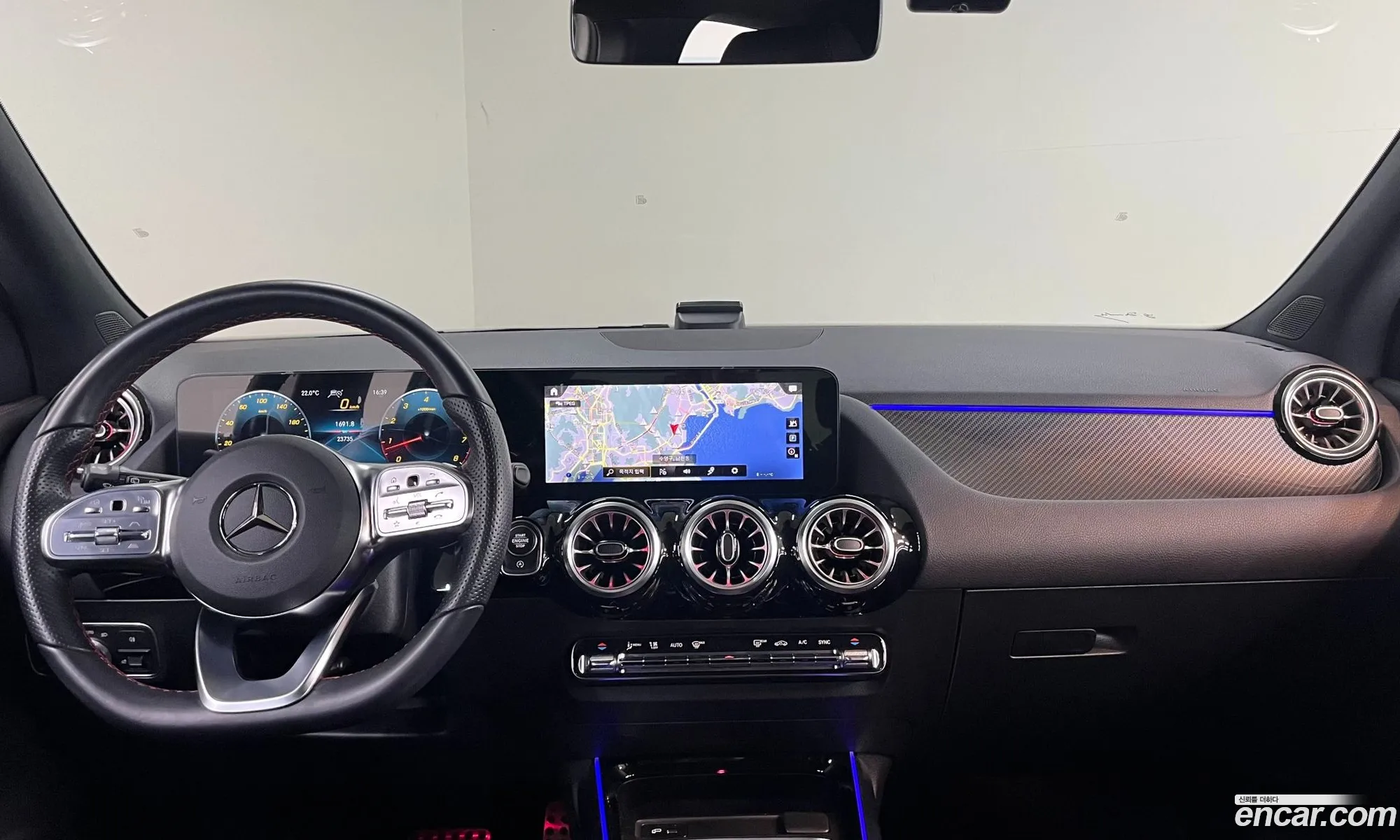 Mercedes-Benz GLA-Class H247 2022 — 13