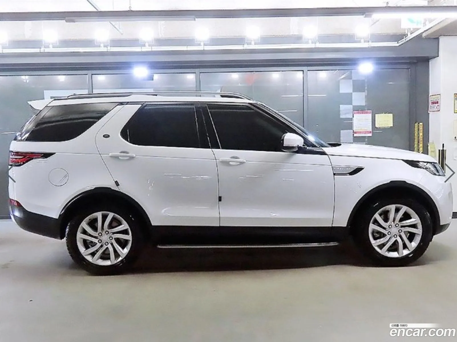 Land Rover Discovery 5 2017 — 19