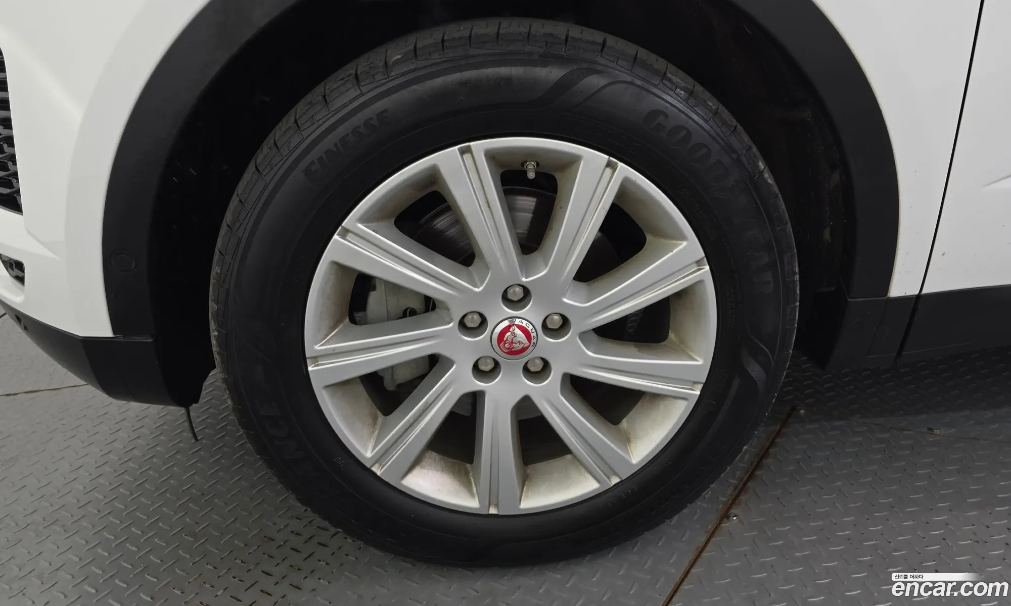 Jaguar E-Pace 2019 SADFA2BN4K1Z67966 — 20