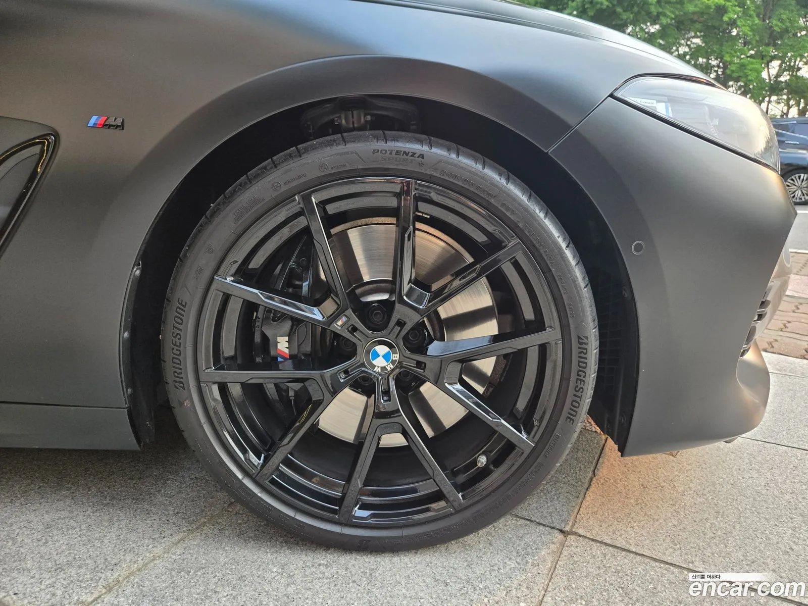 BMW 8 Series 2025 — 12