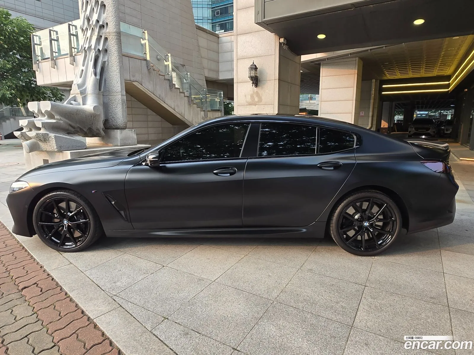 BMW 8 Series 2025 — 19