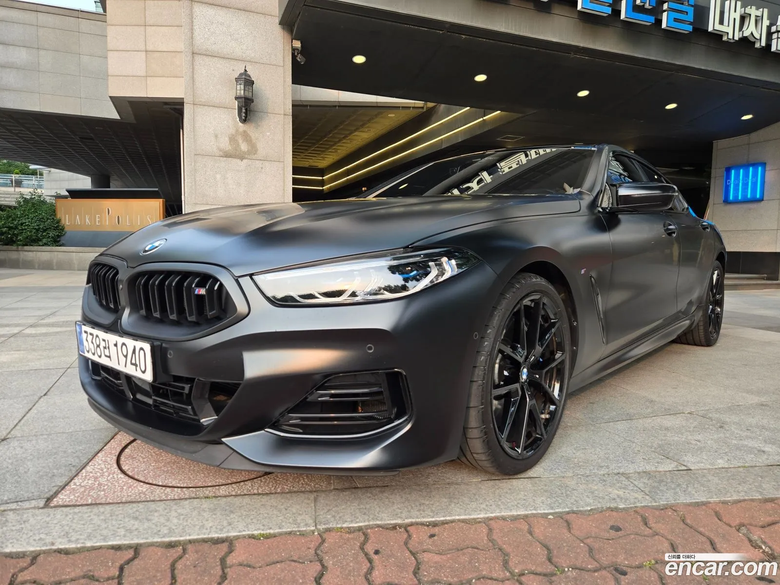 BMW 8 Series 2025 — 16