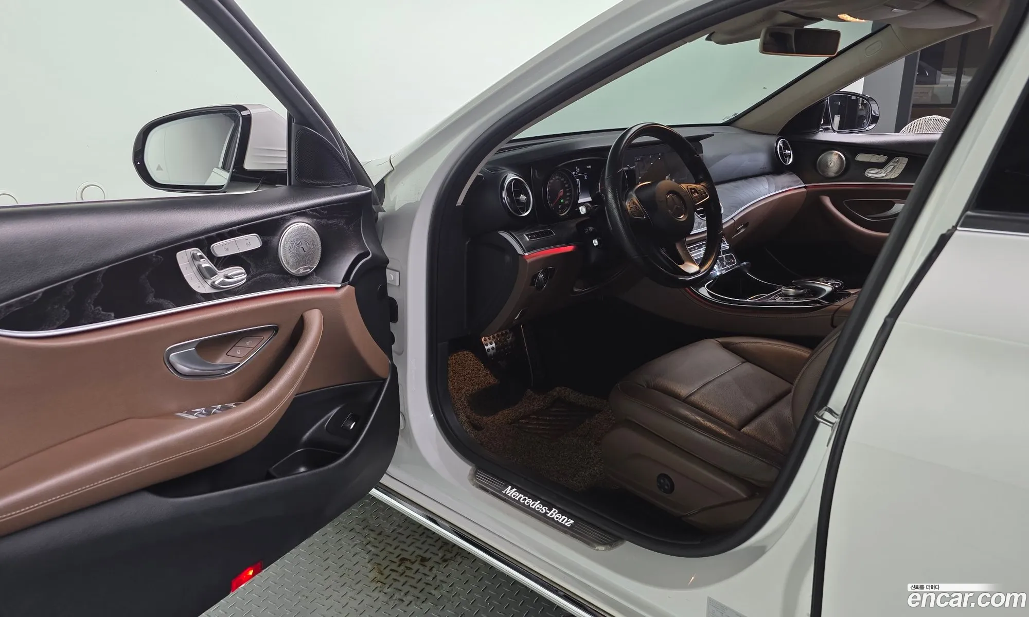 Mercedes-Benz E-Class W213 2018 WDDZF0EB6JA461608 — 11