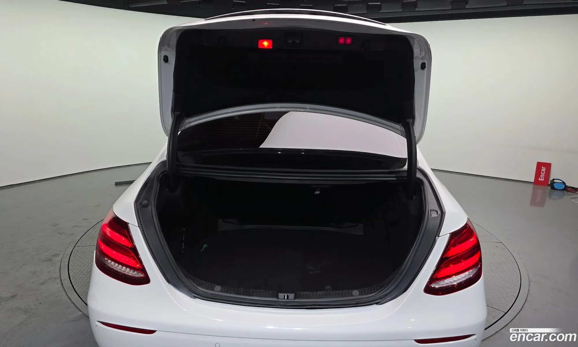 Mercedes-Benz E-Class W213 2018 WDDZF0EB6JA461608 — 10