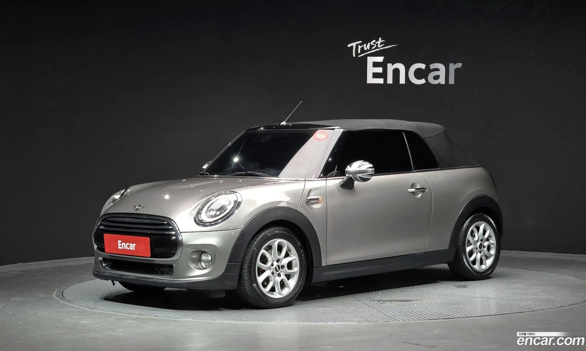 Mini Cooper Convertible 2019 WMWWG5106K3F53643 — 5