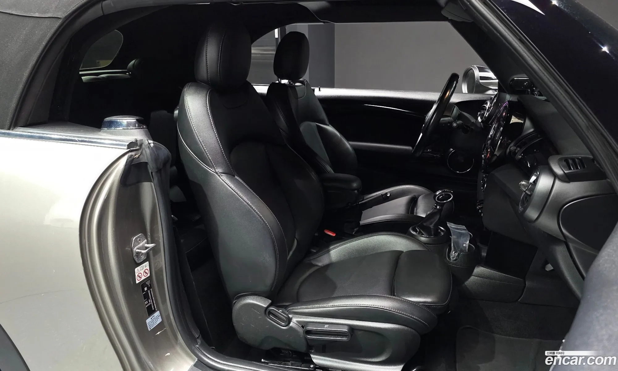 Mini Cooper Convertible 2019 WMWWG5106K3F53643 — 4