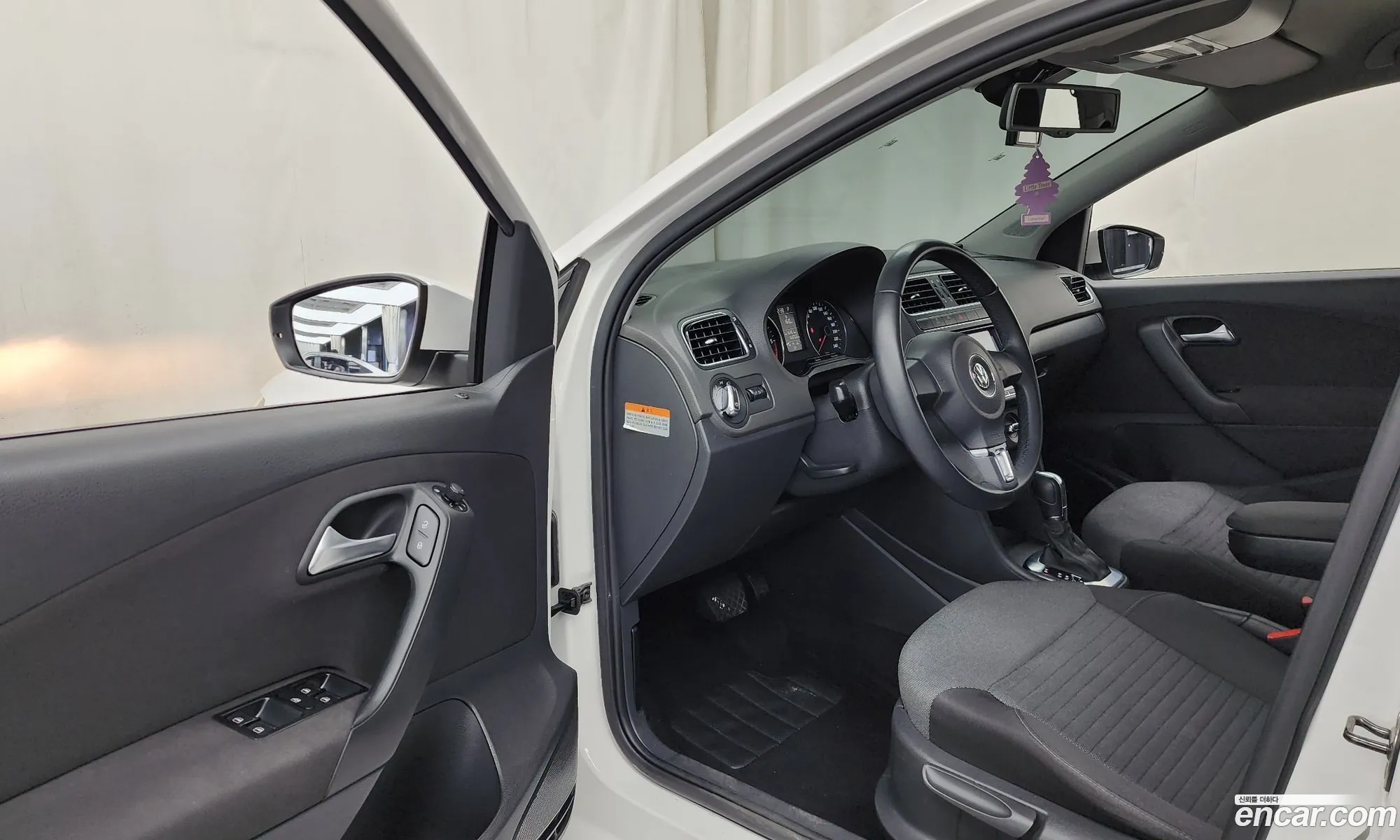 Volkswagen Polo 2014 — 19