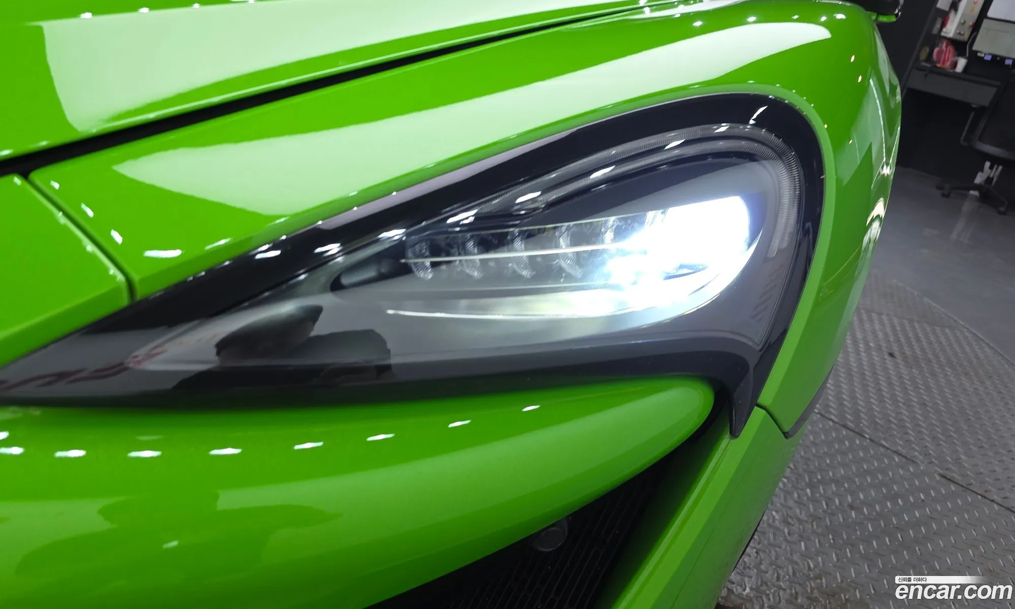McLaren 570S 2016 SBM13DAB6GW000702 — 22