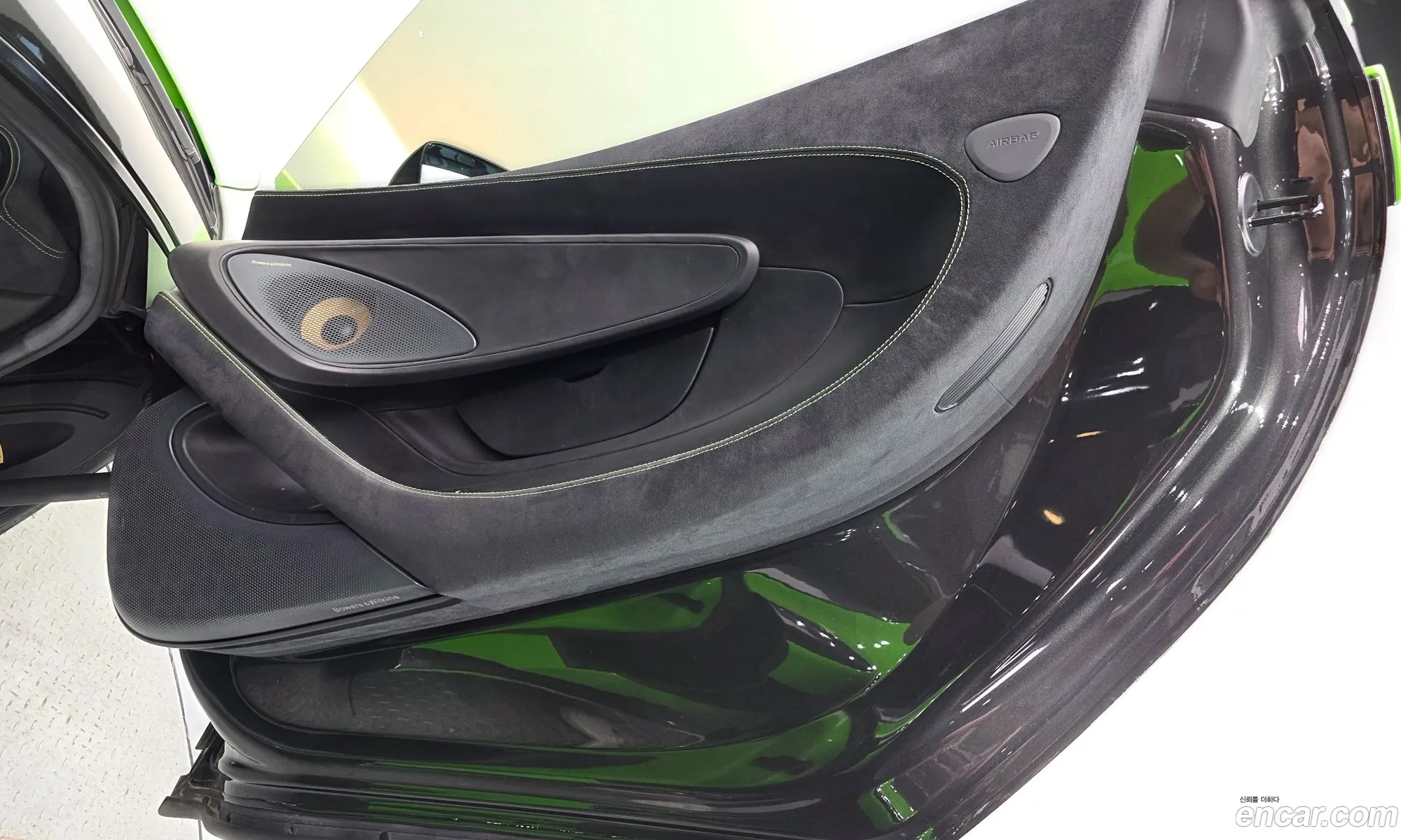 McLaren 570S 2016 SBM13DAB6GW000702 — 32