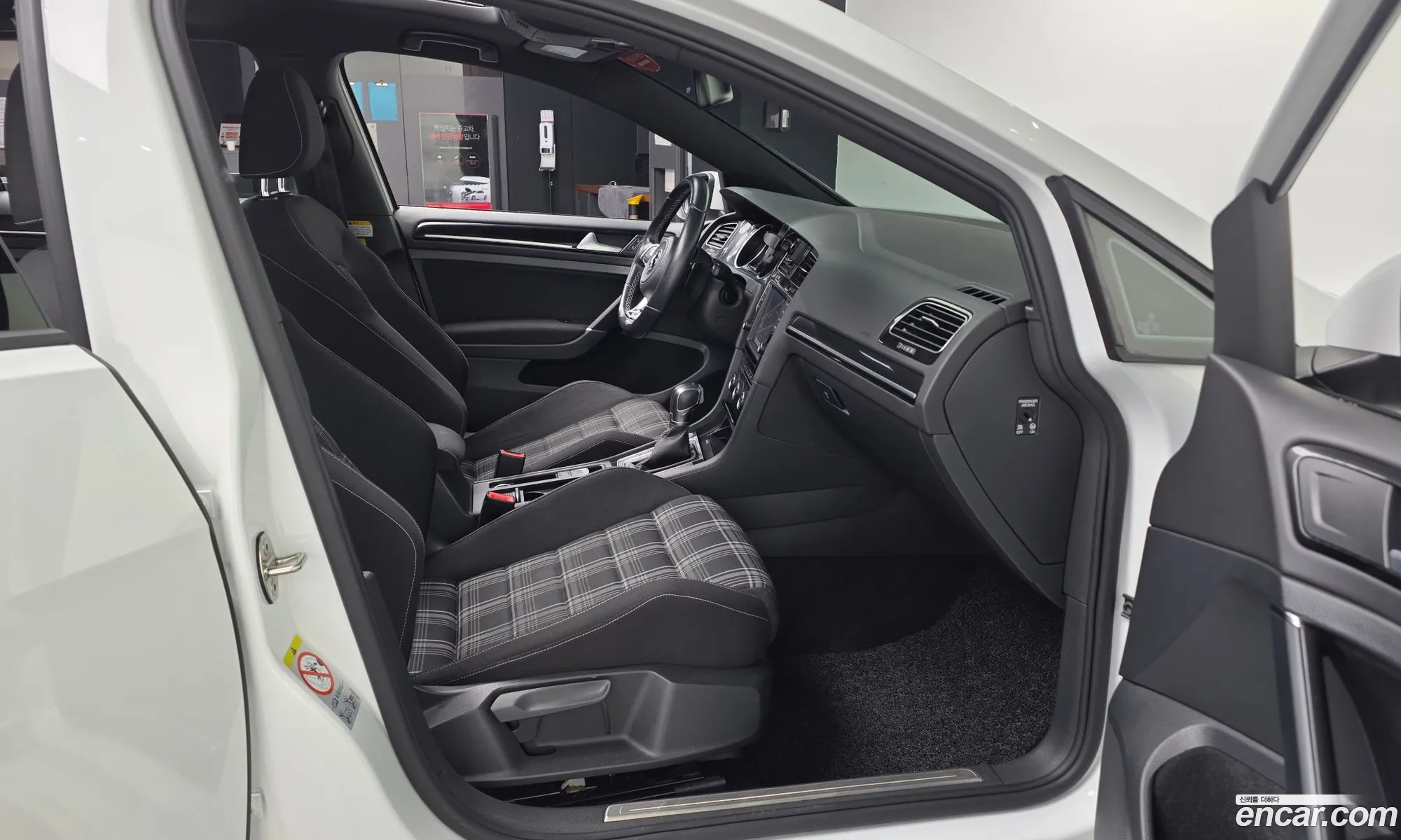 Volkswagen Golf 7th Gen 2016 WVWZZZAUZGW068358 — 18