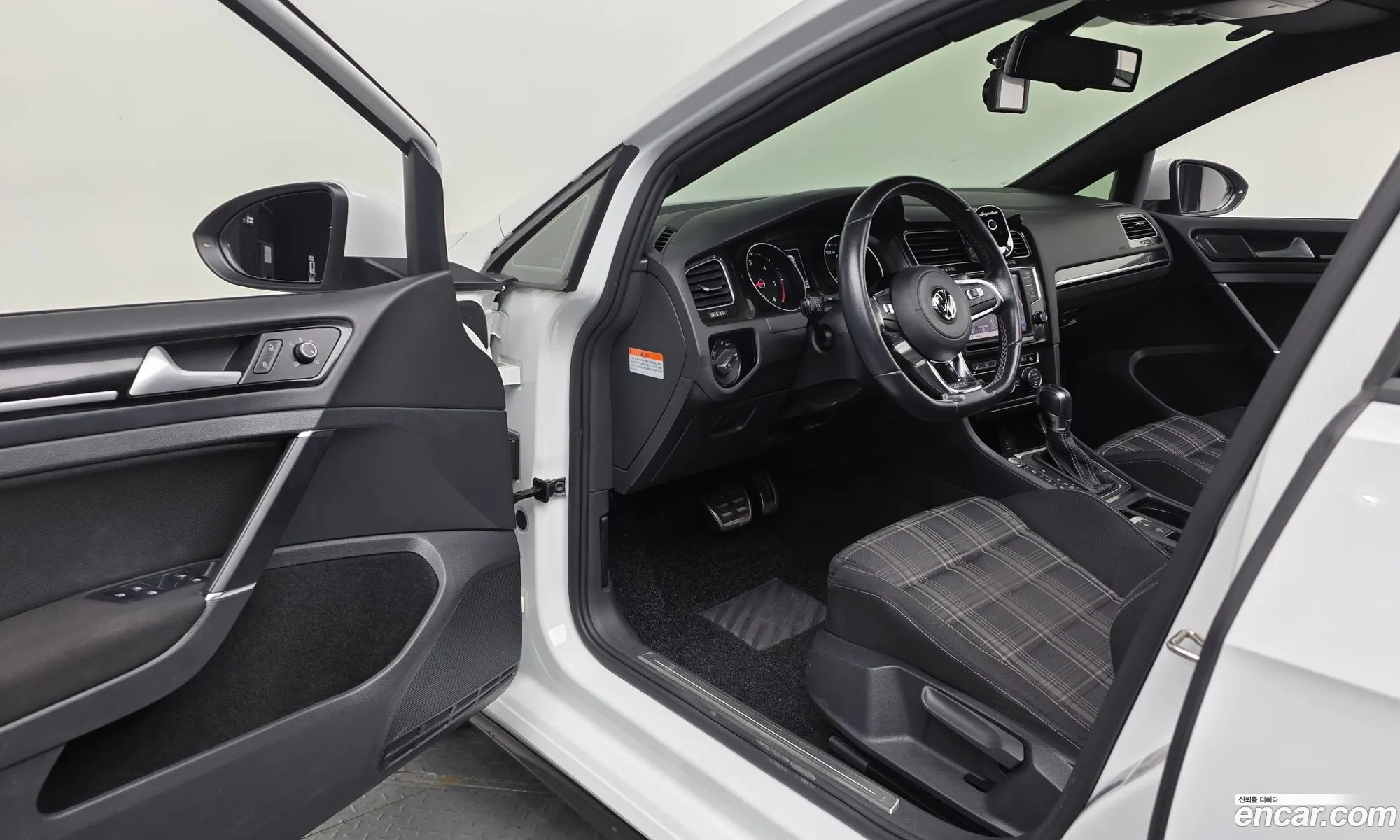 Volkswagen Golf 7th Gen 2016 WVWZZZAUZGW068358 — 6
