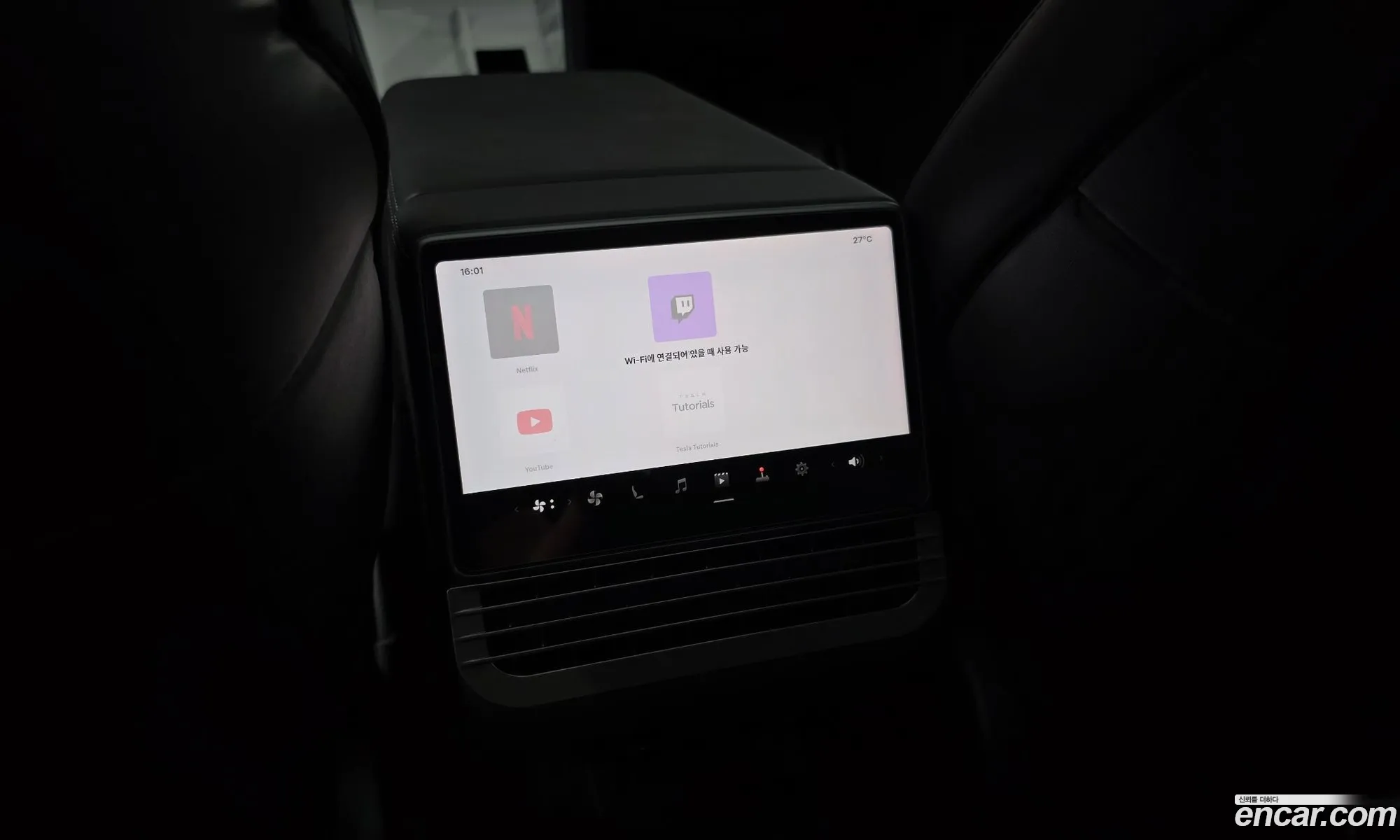 Tesla Model Y 2025 LRWYGCFJ1SC076387 — 12