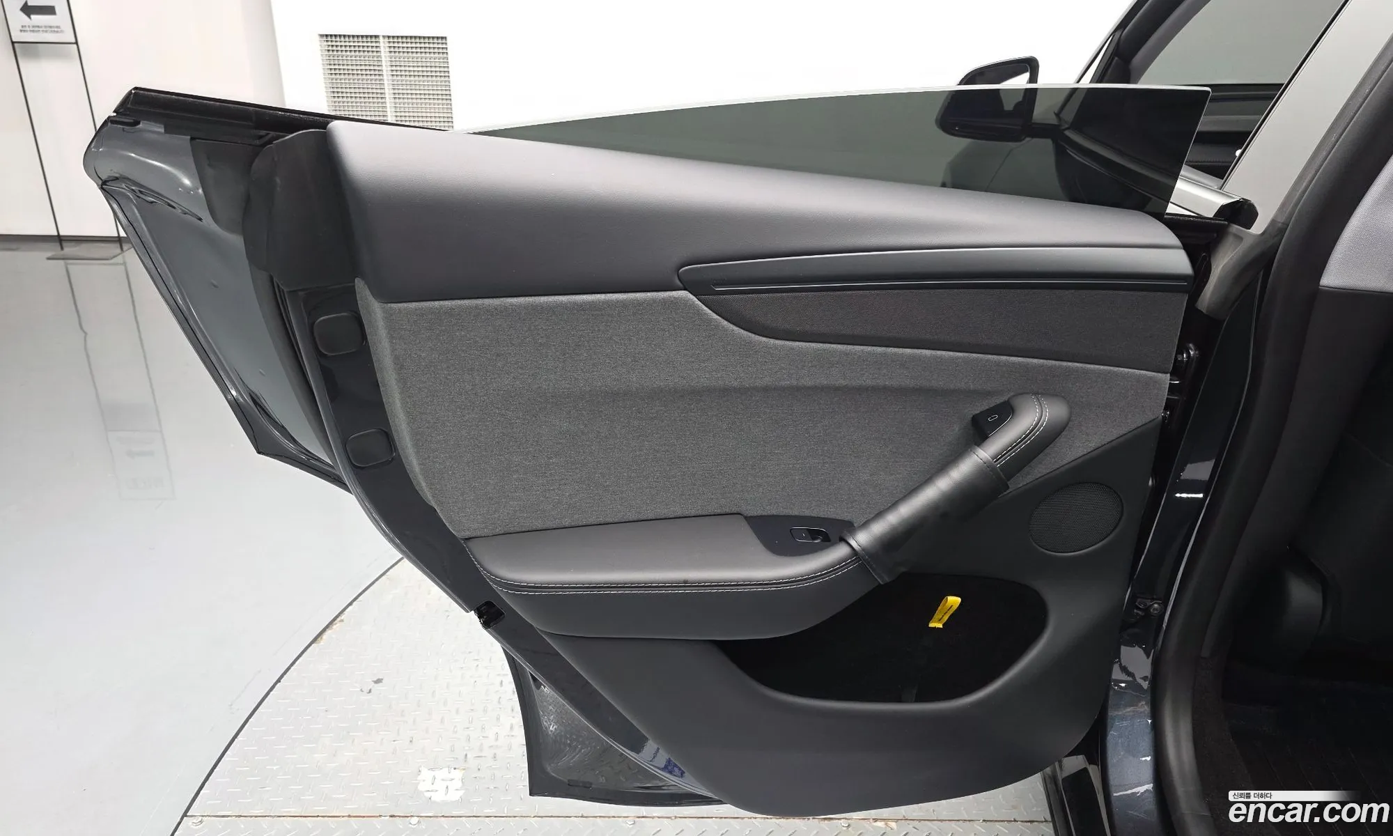 Tesla Model Y 2025 LRWYGCFJ1SC076387 — 29