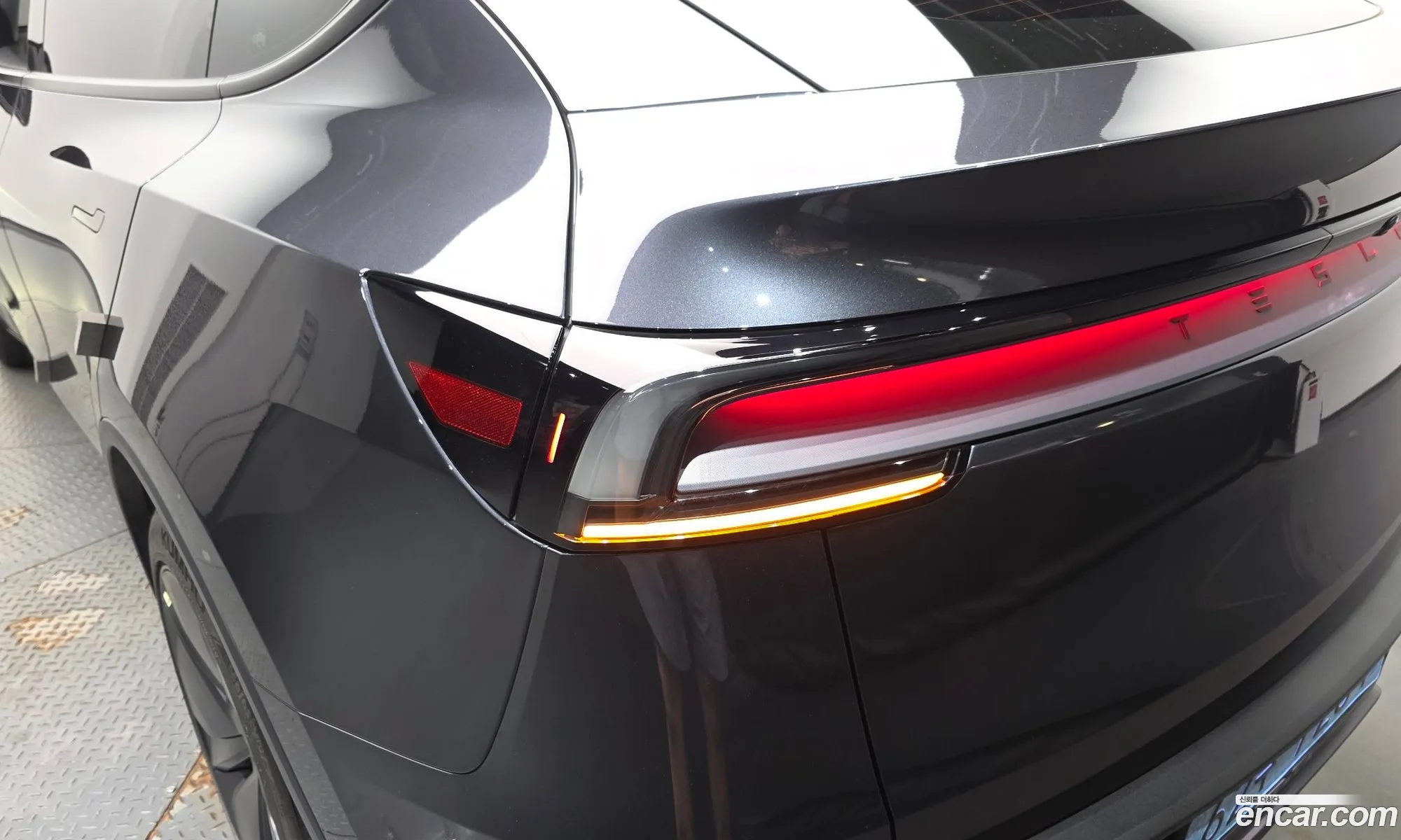 Tesla Model Y 2025 LRWYGCFJ1SC076387 — 27