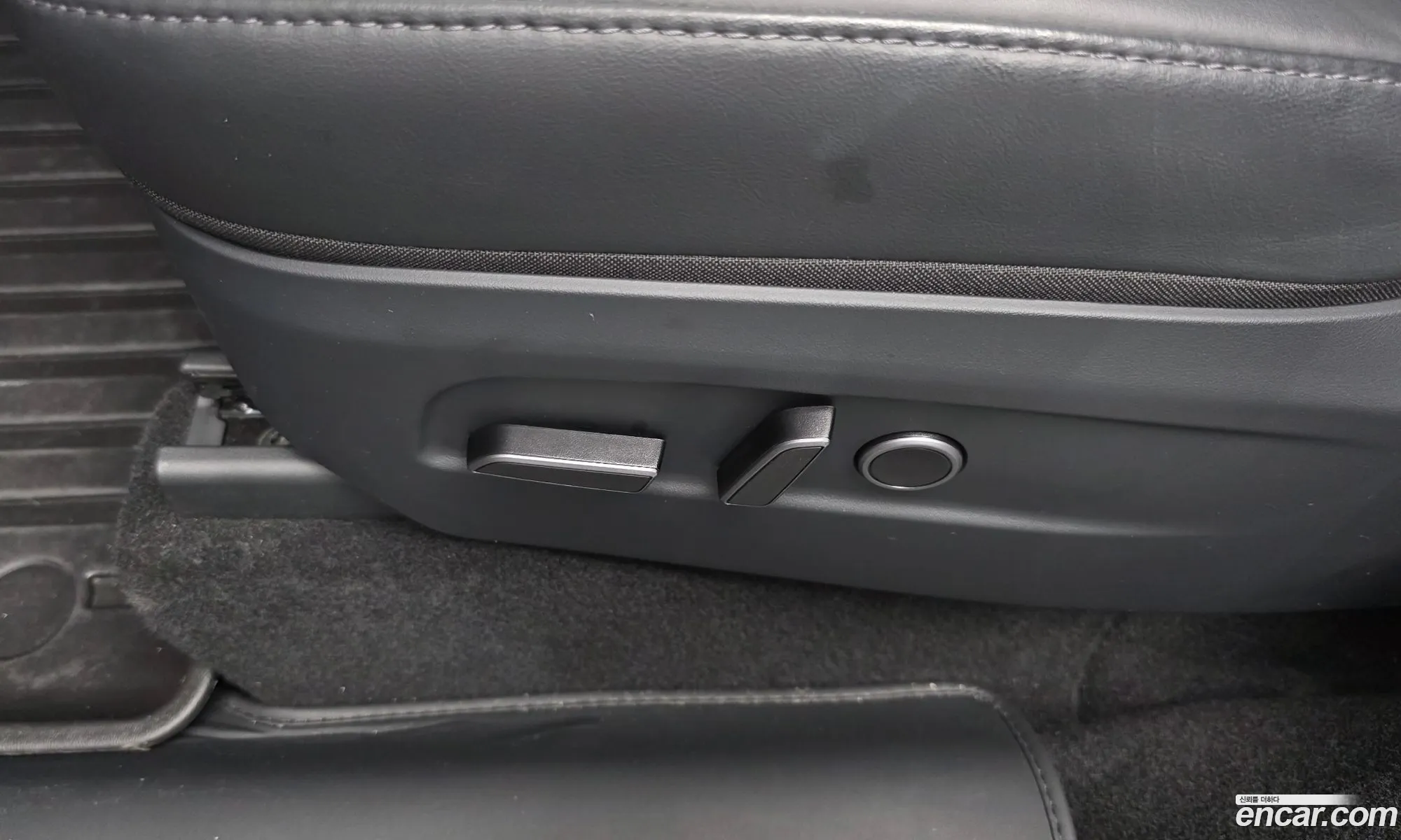 Tesla Model Y 2025 LRWYGCFJ1SC076387 — 26