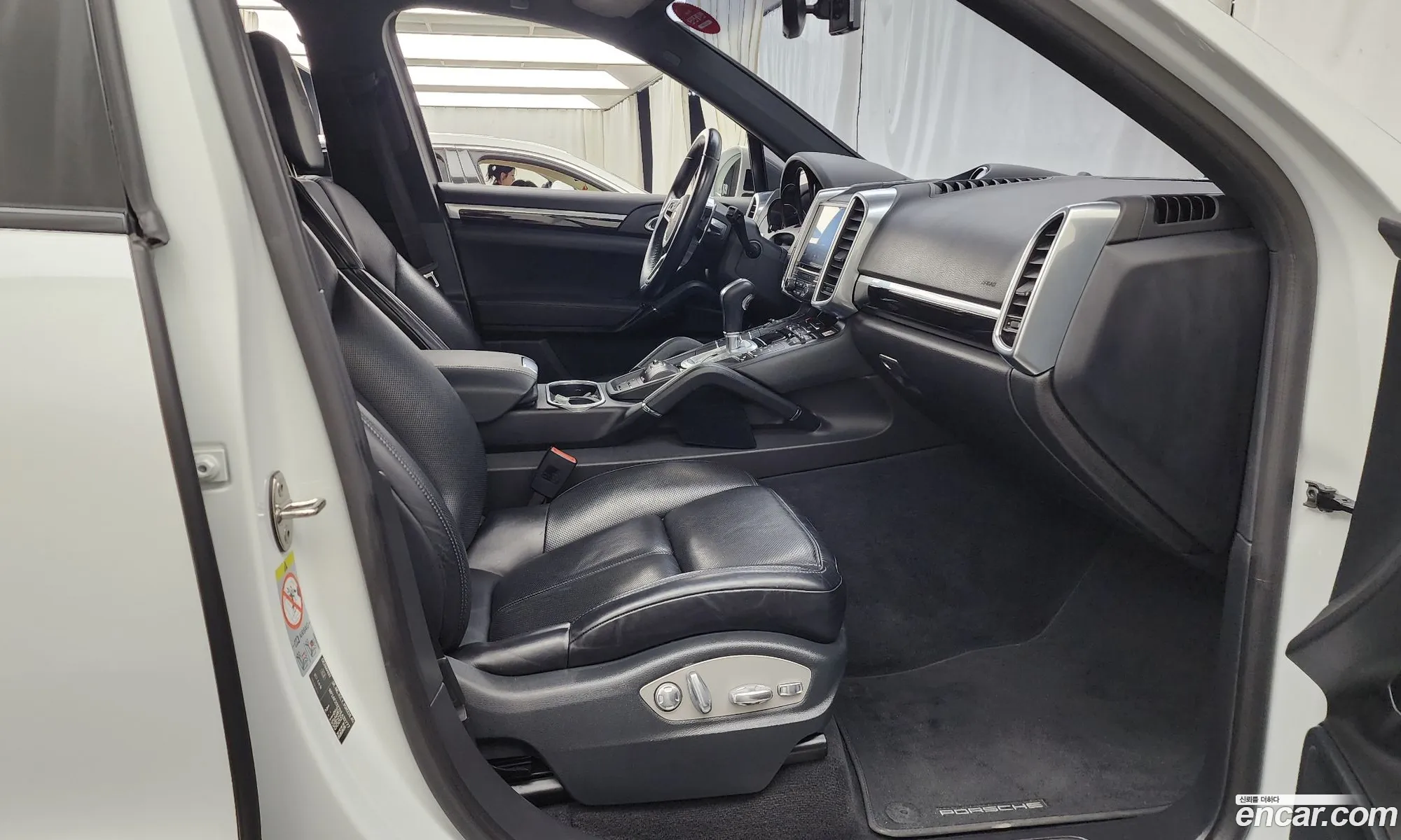 Porsche Cayenne 2017 WP1AF2927HLA32777 — 14