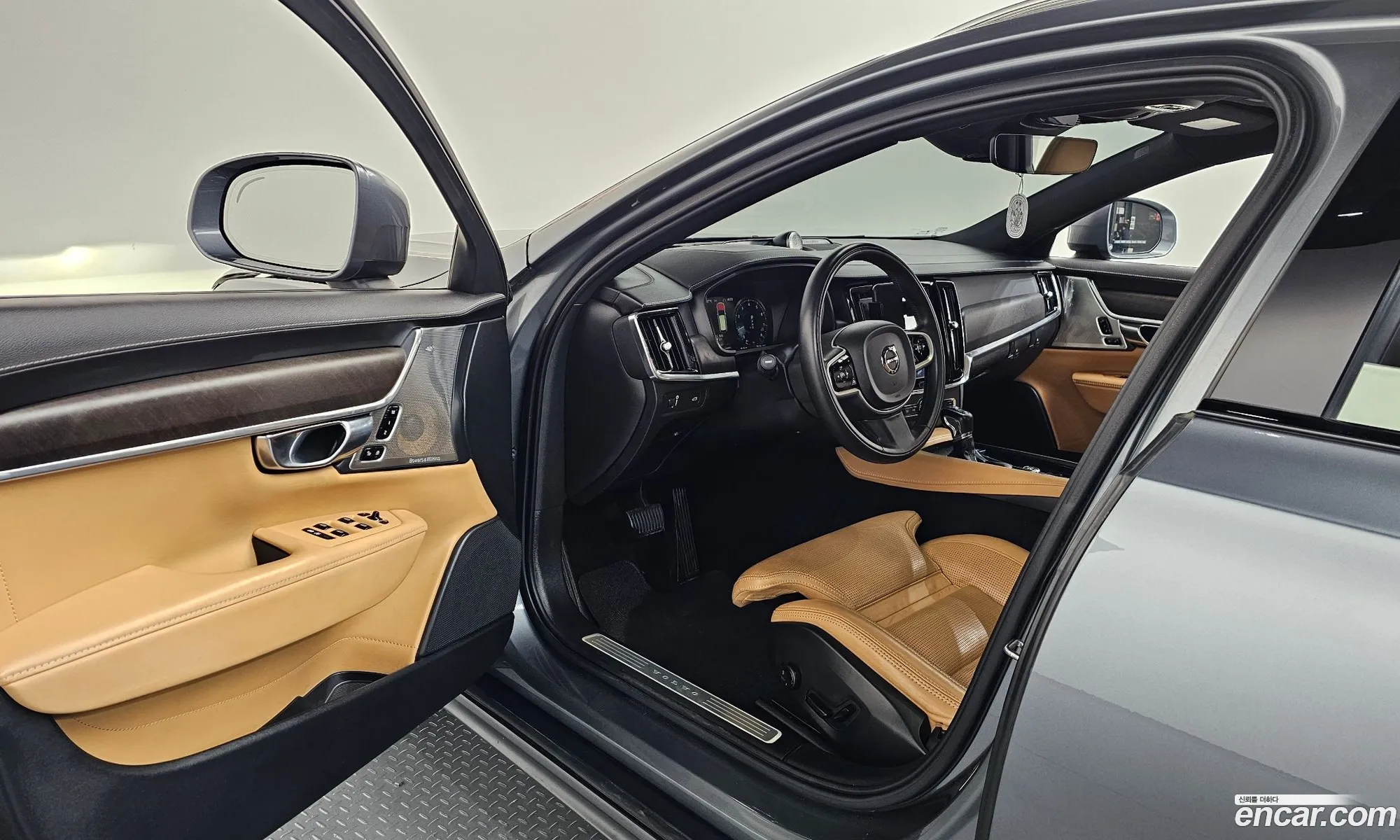 Volvo V90 Cross Country 2018 — 2
