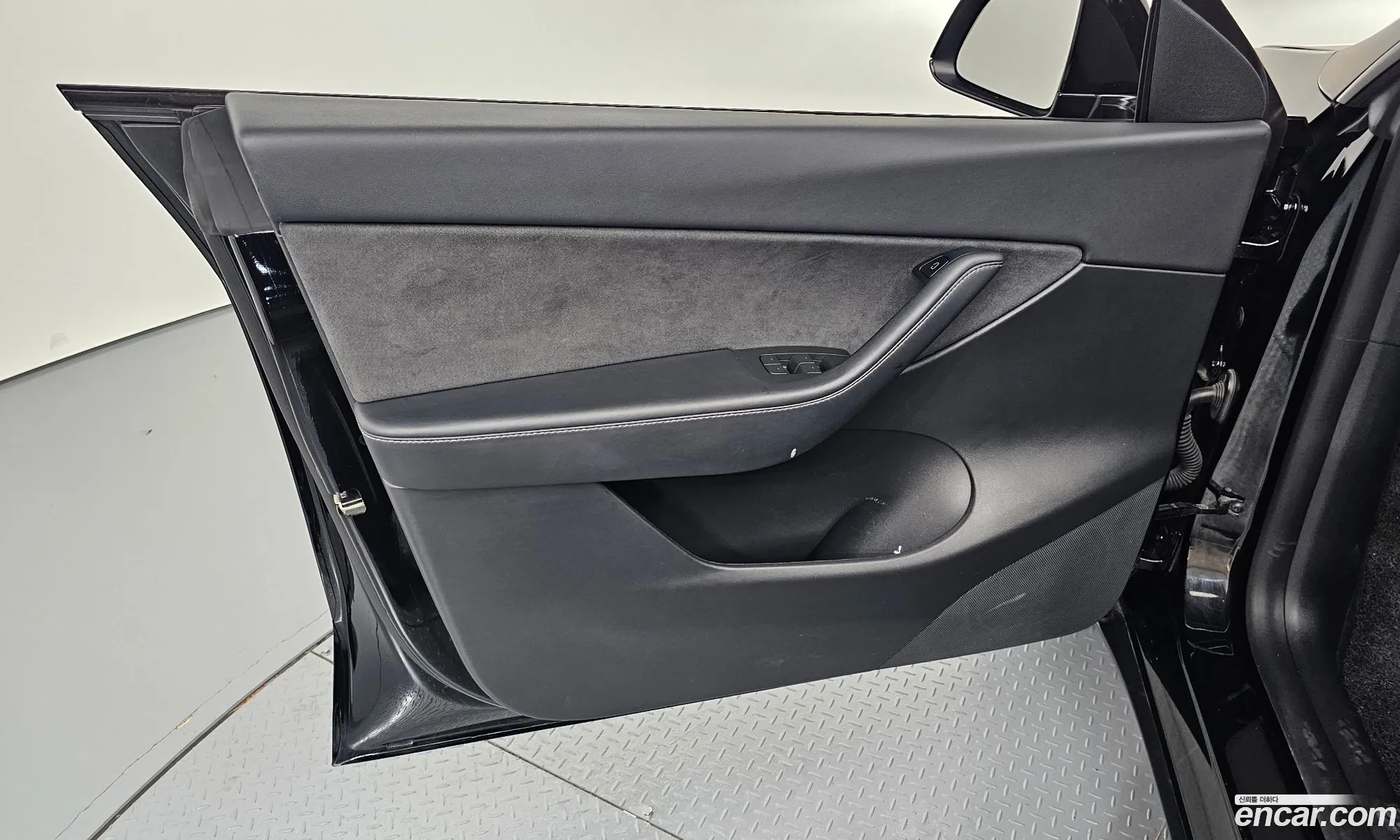 Tesla Model Y 2022 — 22