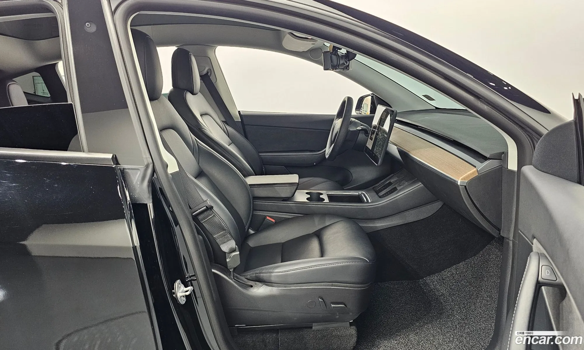 Tesla Model Y 2022 — 8