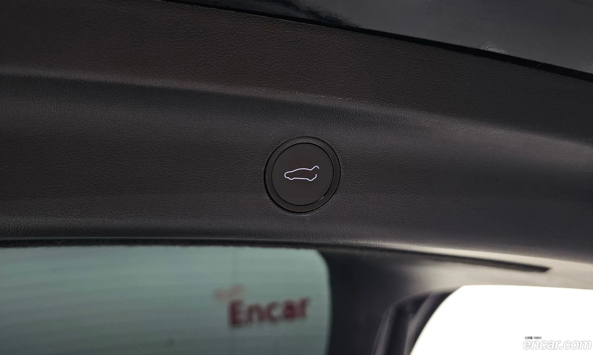 Tesla Model Y 2022 — 24