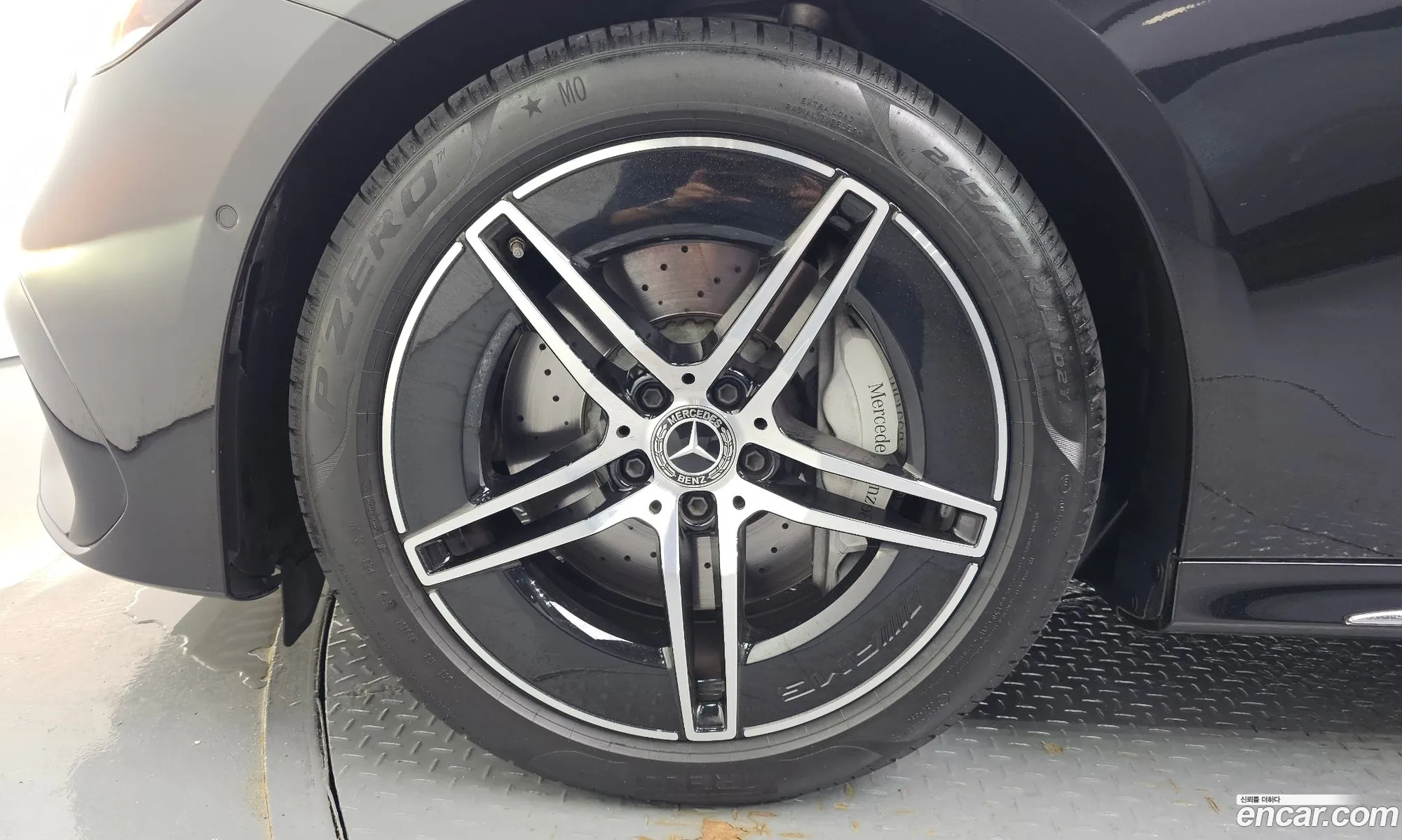 Mercedes-Benz E-Class W214 2025 — 33