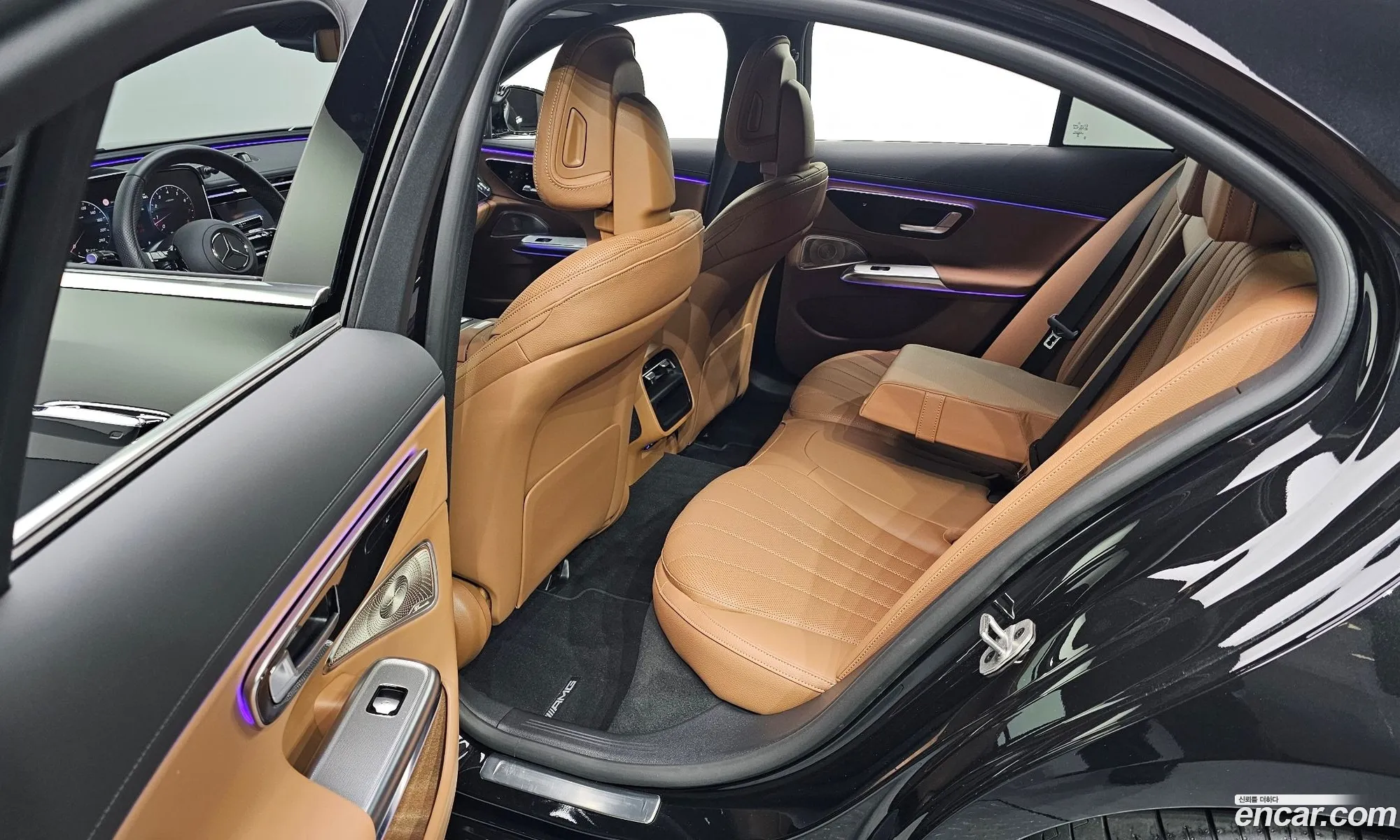 Mercedes-Benz E-Class W214 2025 — 18