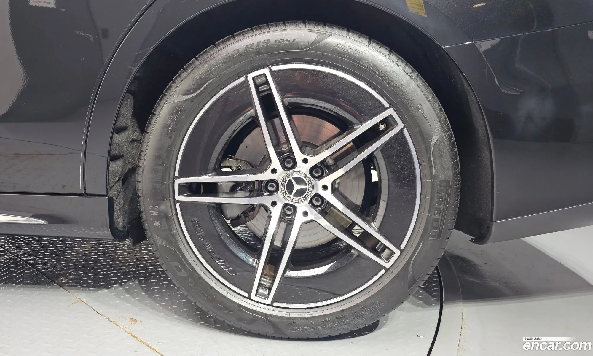 Mercedes-Benz E-Class W214 2025 — 35