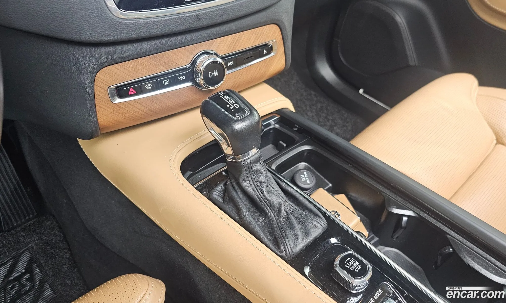 Volvo XC90 2020 YV1LFA22CL1588215 — 16